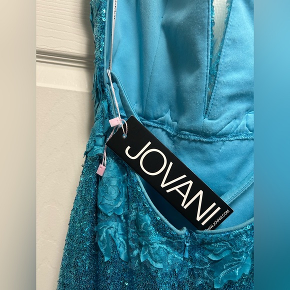 New With Tags Aqua Jovani 1012 V Neck Sequin Floral Slit Backless Prom Gown - Picture 9 of 13